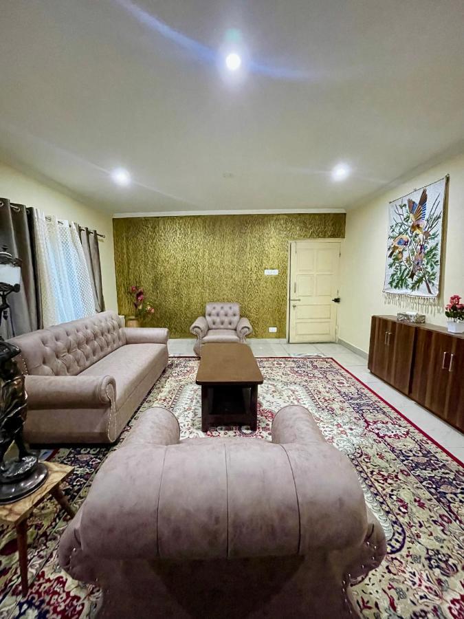 The Khayabaan - Luxurious Home Stay Away From Home Srīnagar Exterior foto