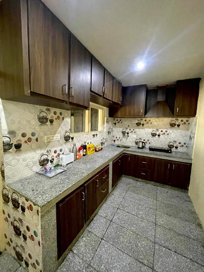 The Khayabaan - Luxurious Home Stay Away From Home Srīnagar Exterior foto
