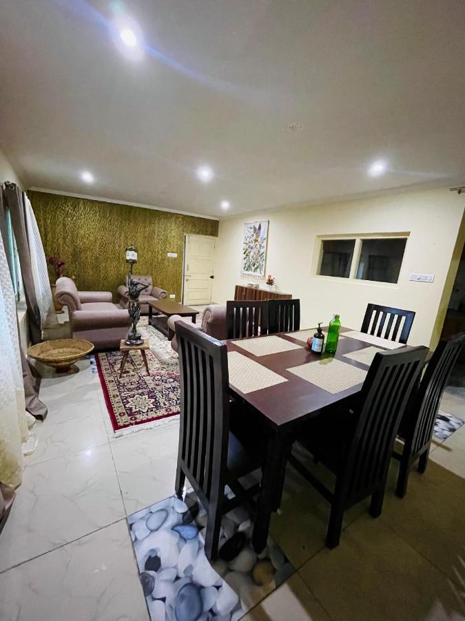 The Khayabaan - Luxurious Home Stay Away From Home Srīnagar Exterior foto